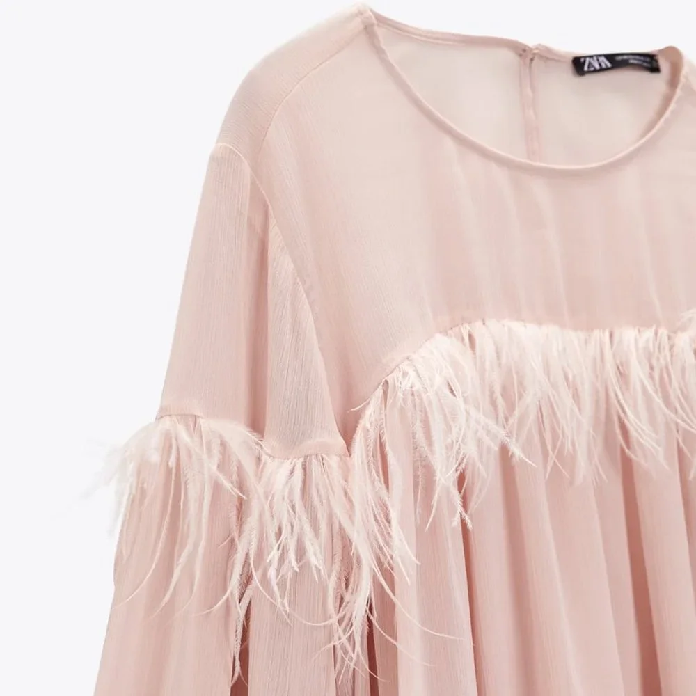 NWT PINK FLOWY FEATHER BLOUSE. - Picture 3 of 6